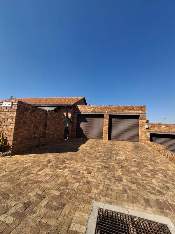 To Let 3 Bedroom Property for Rent in Halfway Gardens Gauteng