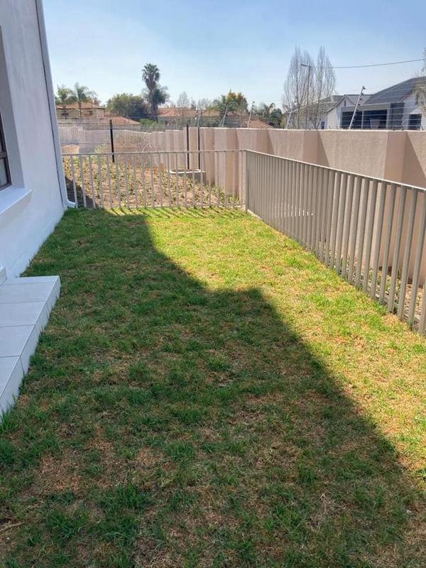 To Let 2 Bedroom Property for Rent in Fourways Gauteng