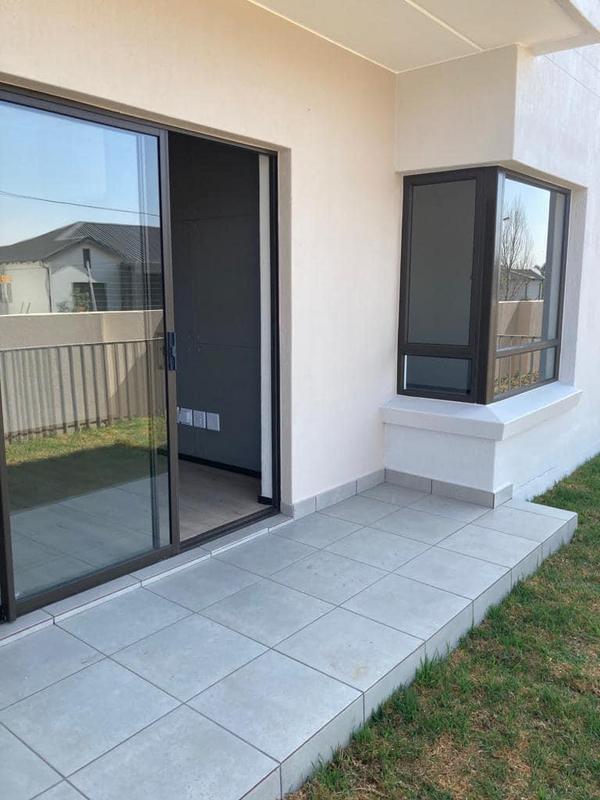To Let 2 Bedroom Property for Rent in Fourways Gauteng