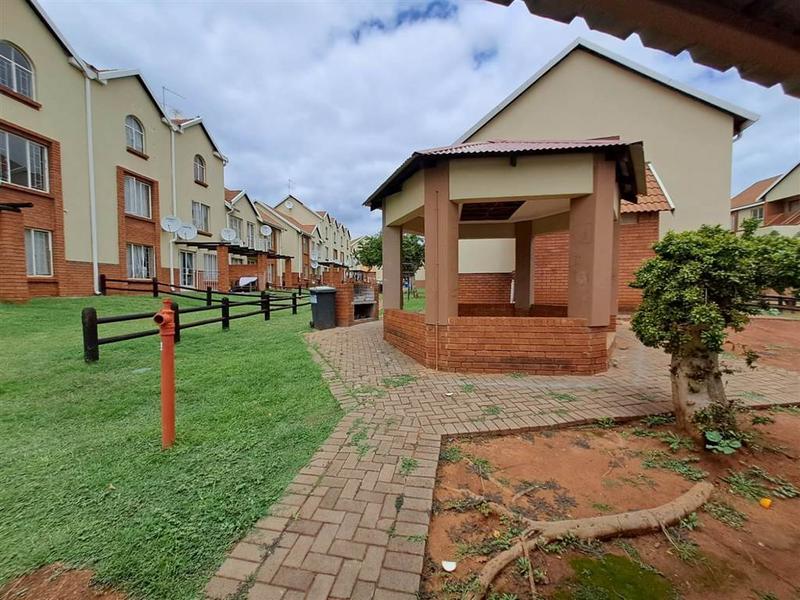 To Let 2 Bedroom Property for Rent in The Orchards Gauteng