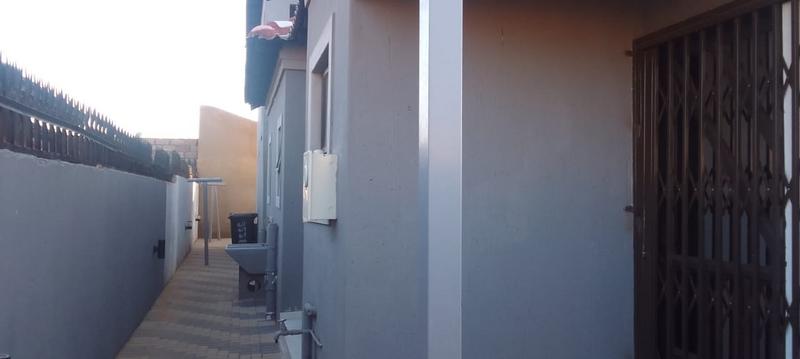 10 Bedroom Property for Sale in Protea Glen Gauteng