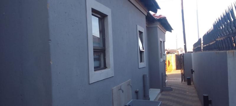 10 Bedroom Property for Sale in Protea Glen Gauteng