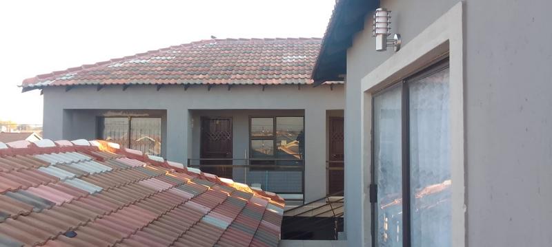 10 Bedroom Property for Sale in Protea Glen Gauteng