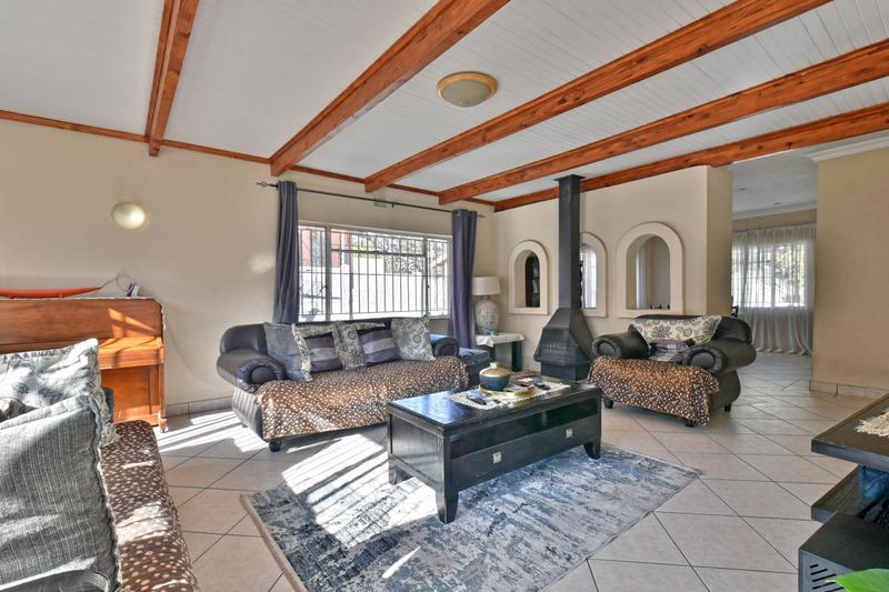4 Bedroom Property for Sale in Oakdene Gauteng