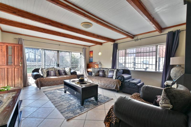 4 Bedroom Property for Sale in Oakdene Gauteng