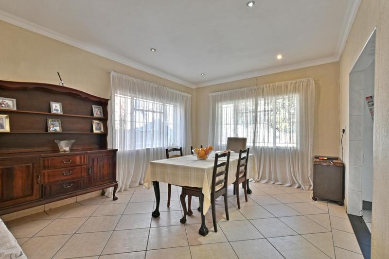 4 Bedroom Property for Sale in Oakdene Gauteng