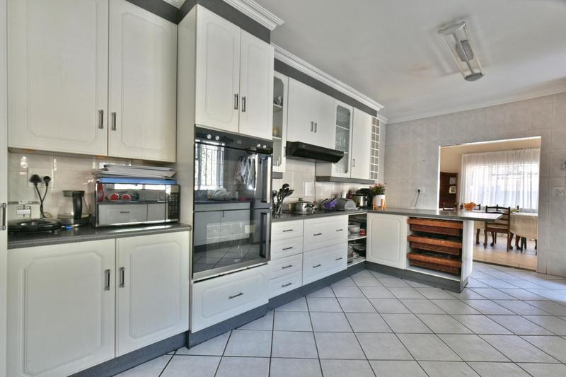 4 Bedroom Property for Sale in Oakdene Gauteng