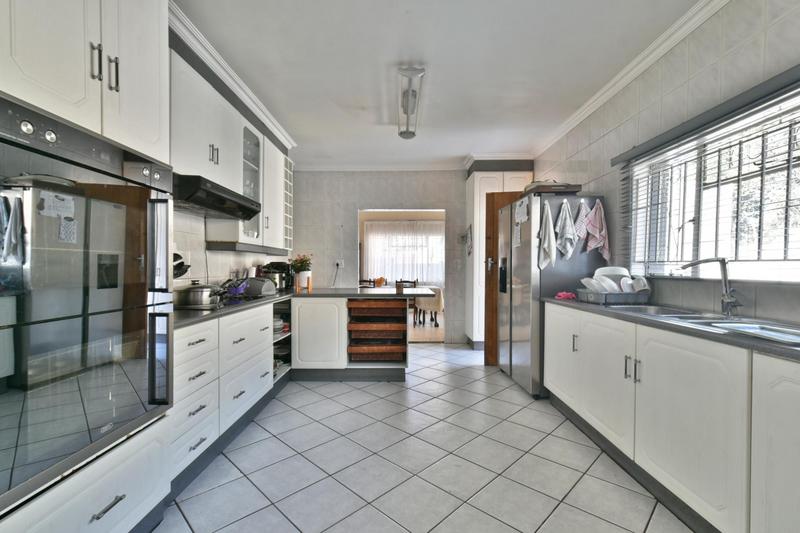 4 Bedroom Property for Sale in Oakdene Gauteng