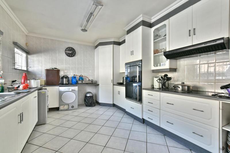4 Bedroom Property for Sale in Oakdene Gauteng