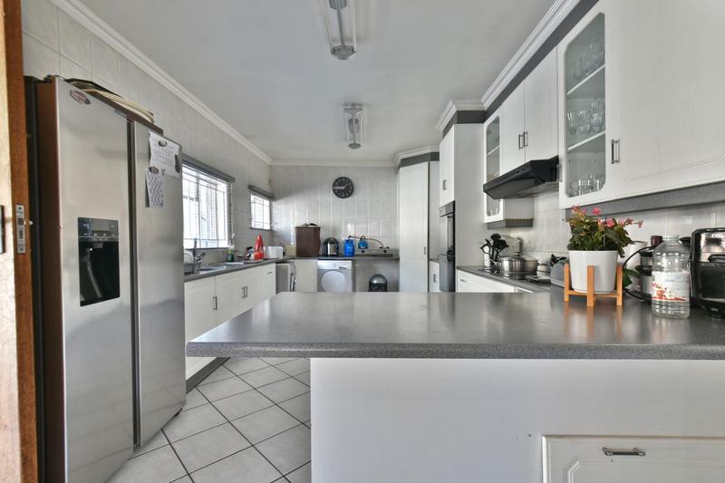 4 Bedroom Property for Sale in Oakdene Gauteng