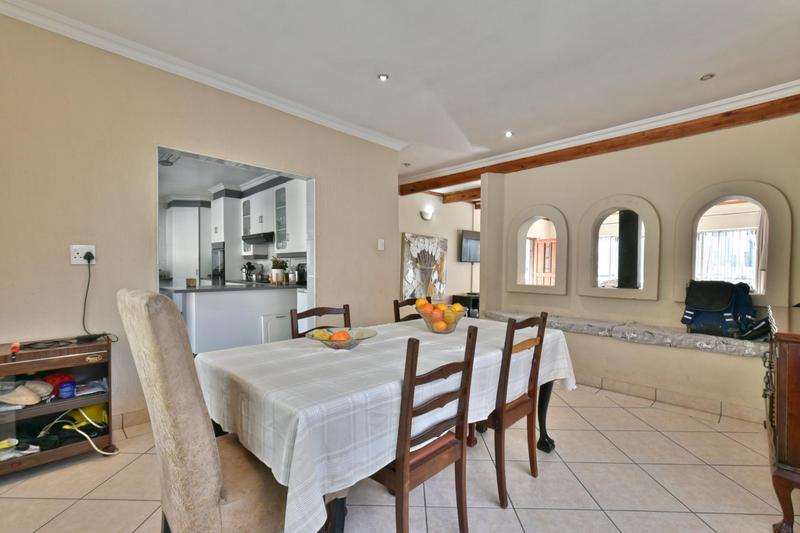 4 Bedroom Property for Sale in Oakdene Gauteng