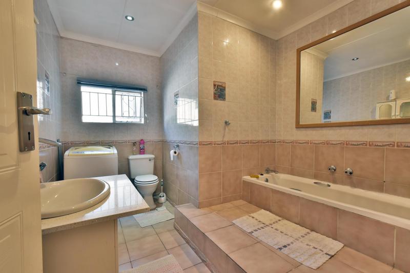 4 Bedroom Property for Sale in Oakdene Gauteng