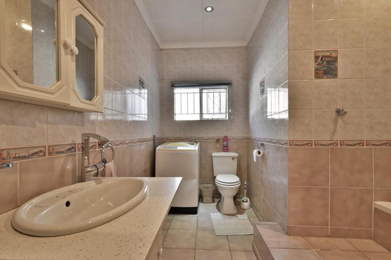 4 Bedroom Property for Sale in Oakdene Gauteng