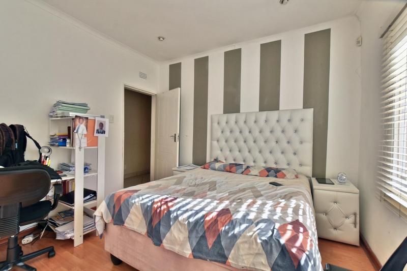 4 Bedroom Property for Sale in Oakdene Gauteng