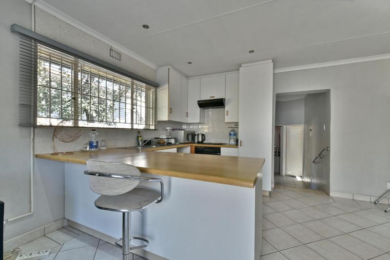 4 Bedroom Property for Sale in Oakdene Gauteng