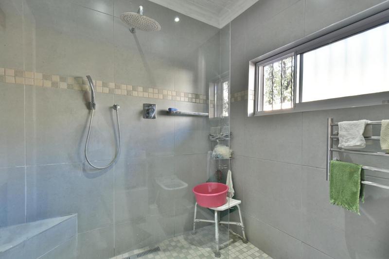 4 Bedroom Property for Sale in Oakdene Gauteng