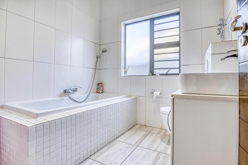 4 Bedroom Property for Sale in Copperleaf Estate Gauteng