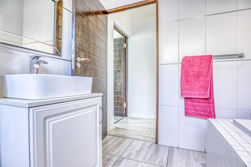 4 Bedroom Property for Sale in Copperleaf Estate Gauteng
