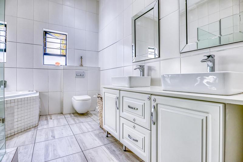 4 Bedroom Property for Sale in Copperleaf Estate Gauteng