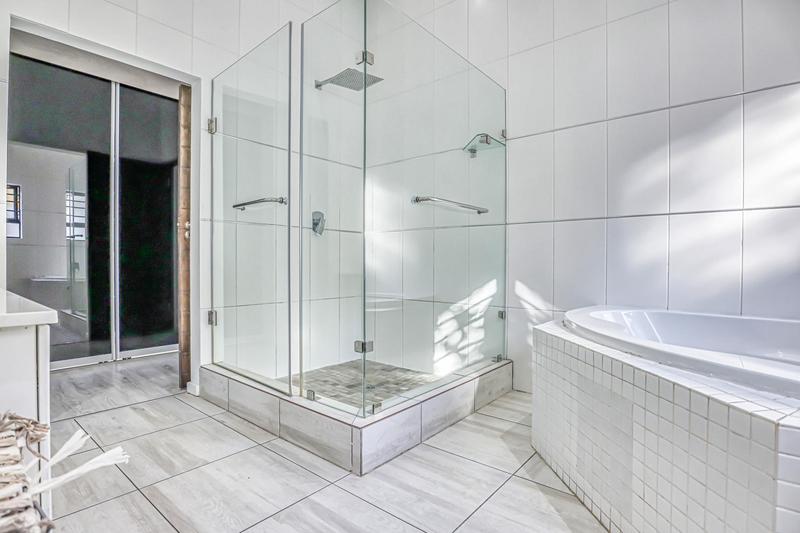 4 Bedroom Property for Sale in Copperleaf Estate Gauteng