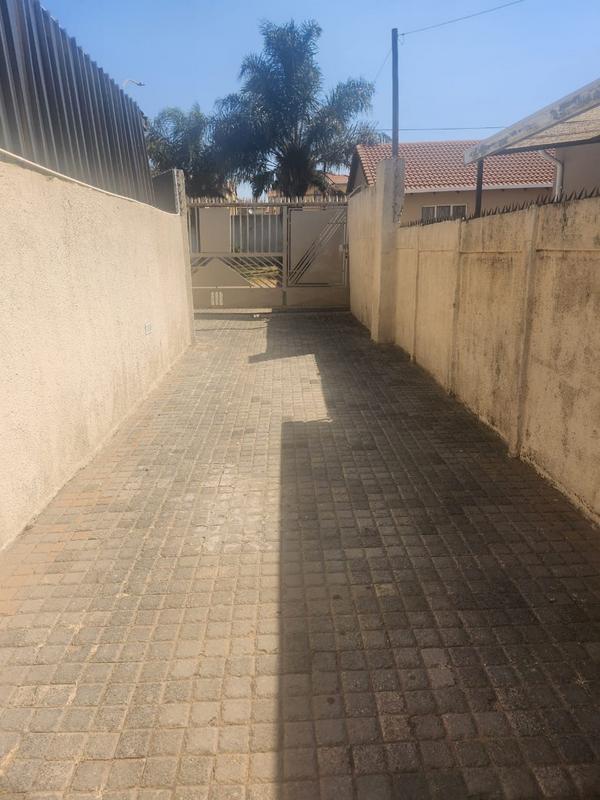 To Let 3 Bedroom Property for Rent in Ormonde Gauteng