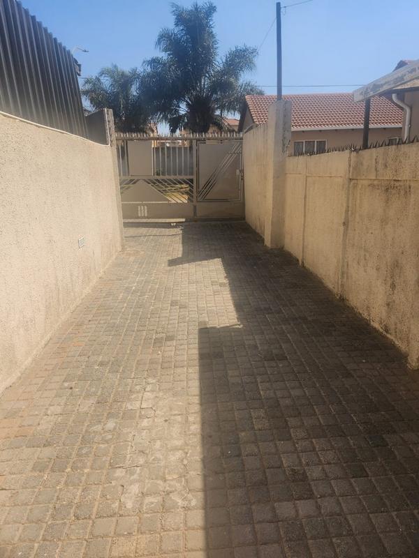 To Let 3 Bedroom Property for Rent in Ormonde Gauteng