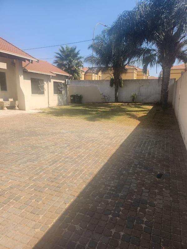 To Let 3 Bedroom Property for Rent in Ormonde Gauteng