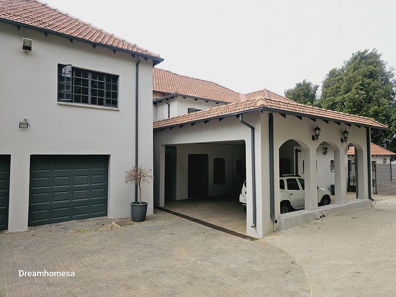 To Let 5 Bedroom Property for Rent in Houghton Estate Gauteng