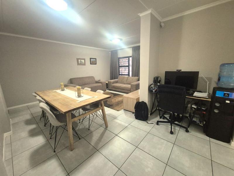 To Let 3 Bedroom Property for Rent in Crowthorne Gauteng
