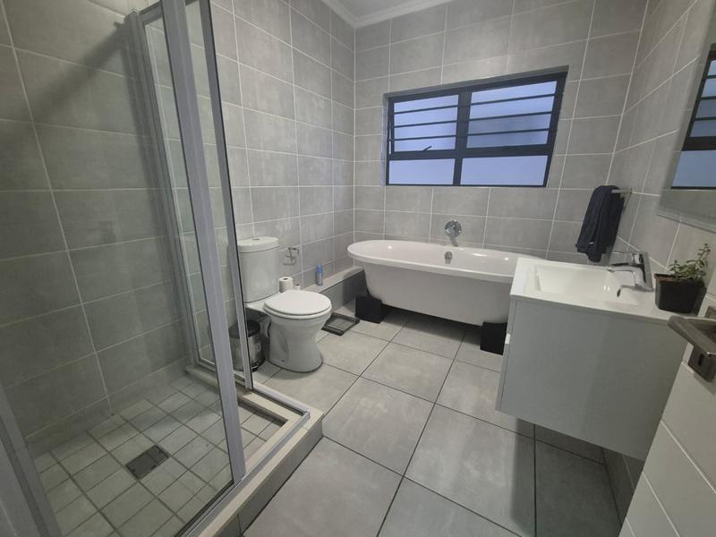 To Let 3 Bedroom Property for Rent in Crowthorne Gauteng