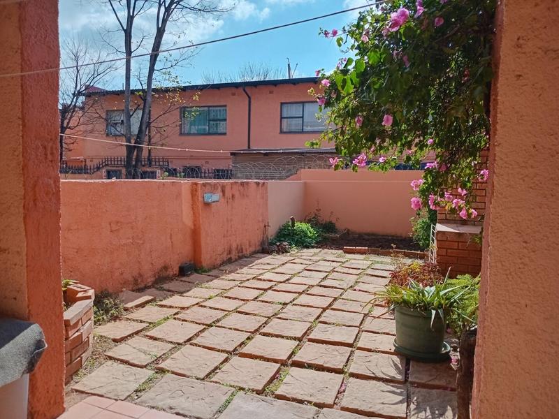 To Let 2 Bedroom Property for Rent in Randburg Central Gauteng