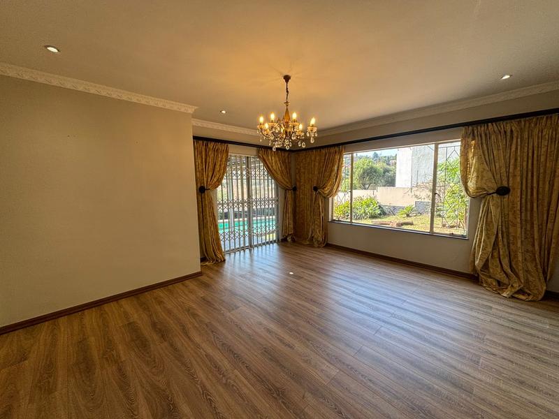 4 Bedroom Property for Sale in Kloofendal Gauteng