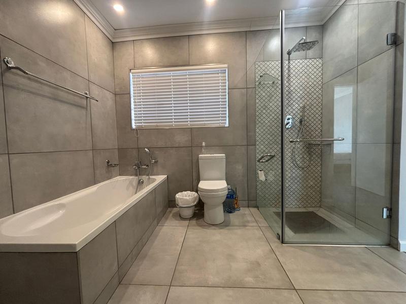 4 Bedroom Property for Sale in Kloofendal Gauteng