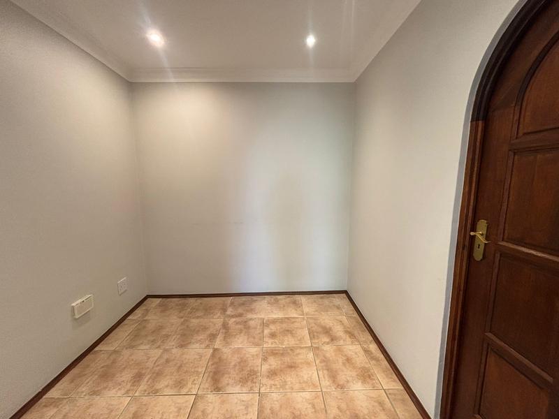 4 Bedroom Property for Sale in Kloofendal Gauteng