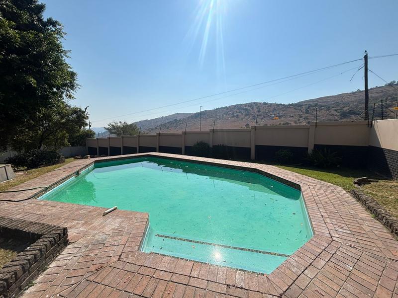 4 Bedroom Property for Sale in Kloofendal Gauteng