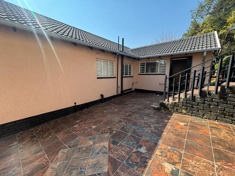 4 Bedroom Property for Sale in Kloofendal Gauteng