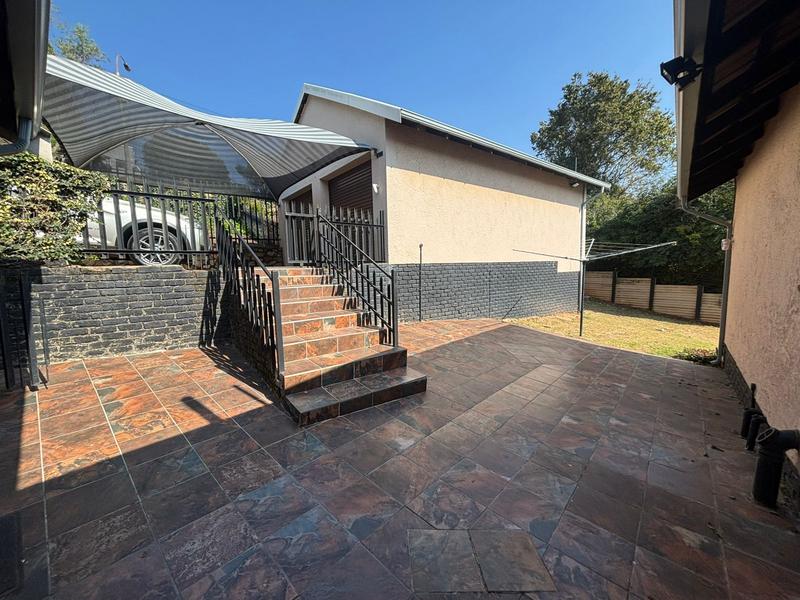 4 Bedroom Property for Sale in Kloofendal Gauteng
