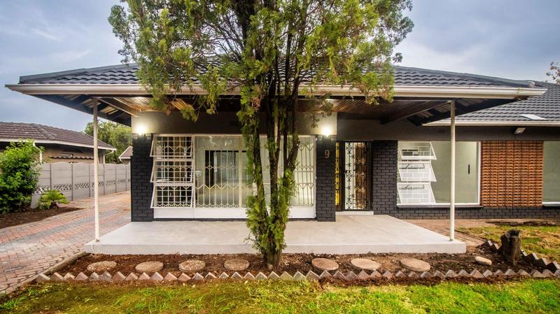 To Let 4 Bedroom Property for Rent in Brackenhurst Gauteng