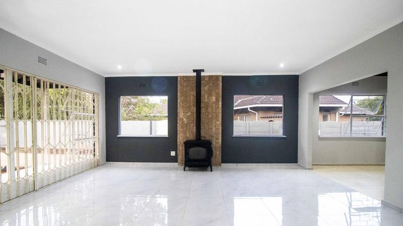 To Let 4 Bedroom Property for Rent in Brackenhurst Gauteng