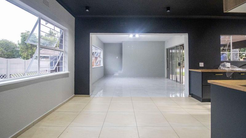 To Let 4 Bedroom Property for Rent in Brackenhurst Gauteng