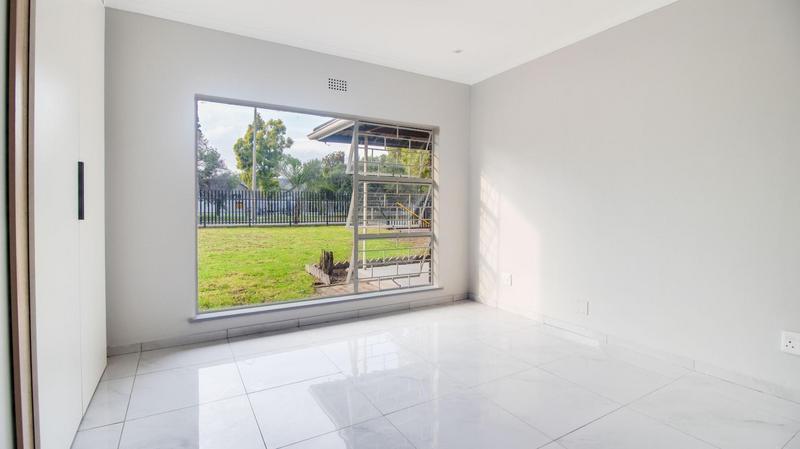 To Let 4 Bedroom Property for Rent in Brackenhurst Gauteng