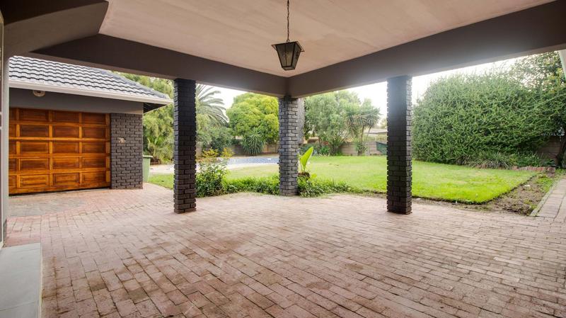 To Let 4 Bedroom Property for Rent in Brackenhurst Gauteng