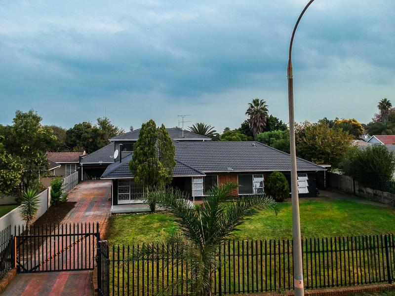 To Let 4 Bedroom Property for Rent in Brackenhurst Gauteng