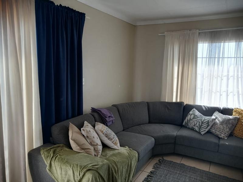 2 Bedroom Property for Sale in The Reeds Gauteng