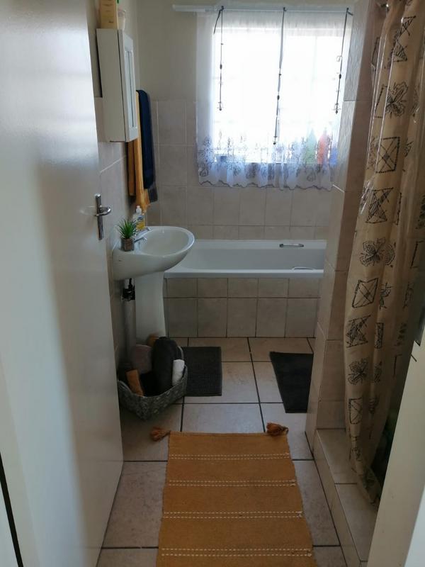 2 Bedroom Property for Sale in The Reeds Gauteng