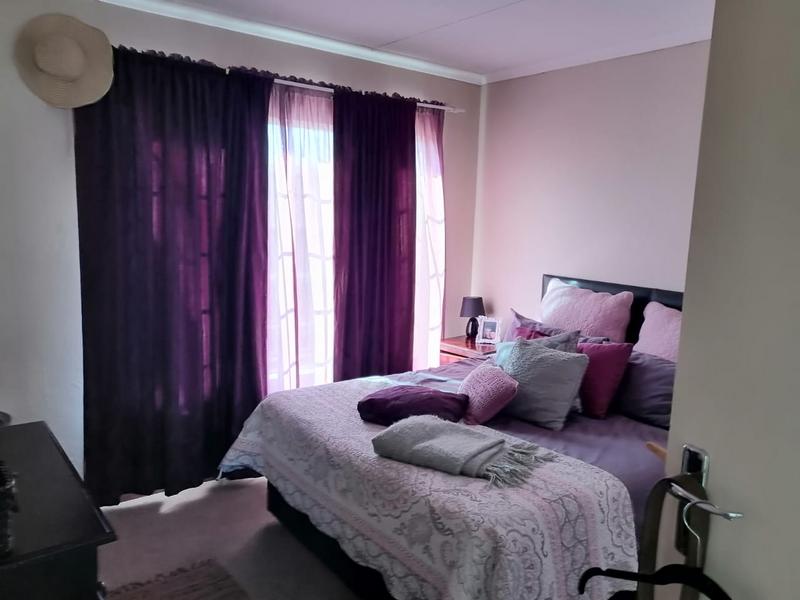2 Bedroom Property for Sale in The Reeds Gauteng