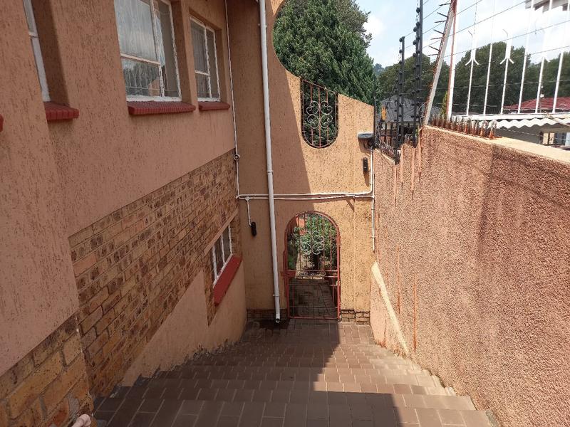 4 Bedroom Property for Sale in Bezuidenhout Valley Gauteng