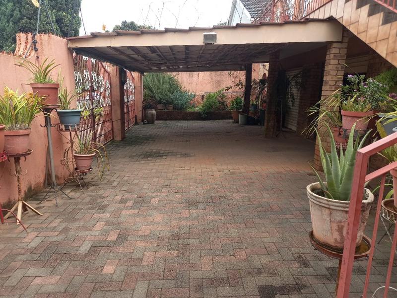 4 Bedroom Property for Sale in Bezuidenhout Valley Gauteng