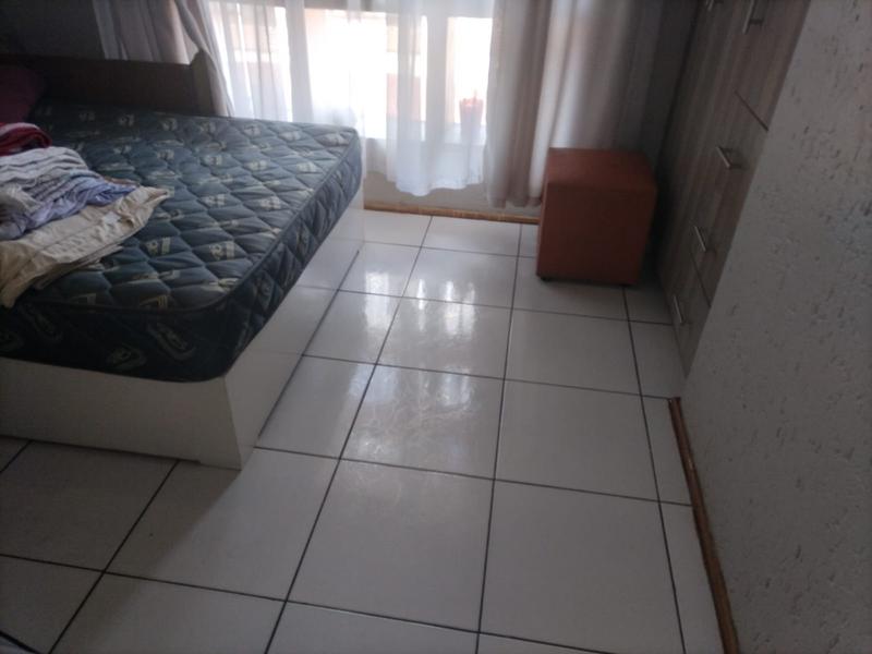 2 Bedroom Property for Sale in Mondeor Gauteng