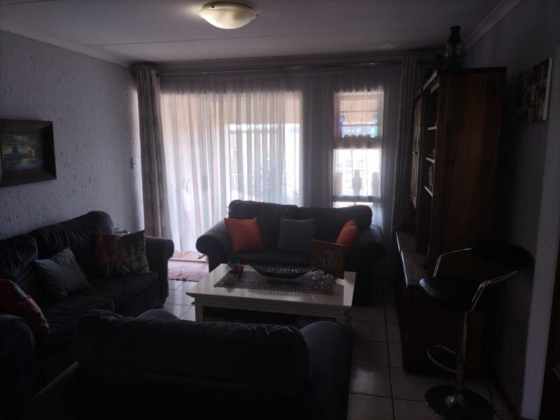 2 Bedroom Property for Sale in Mondeor Gauteng